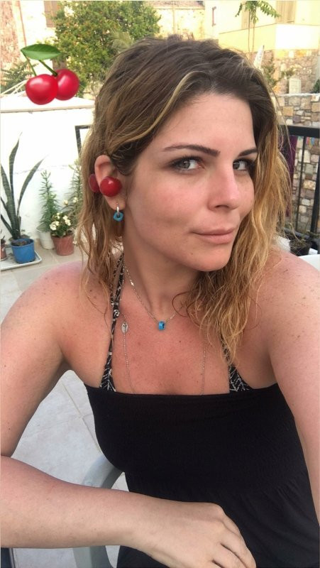 Pelin Öztekin, önce öpüştü sonra mekandakilerle tartıştı! - Resim: 3