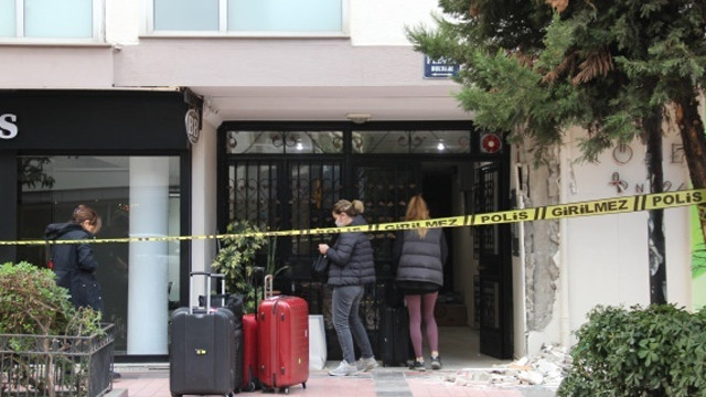 İzmir'de bir bina çatlaklar nedeniyle boşaltıldı