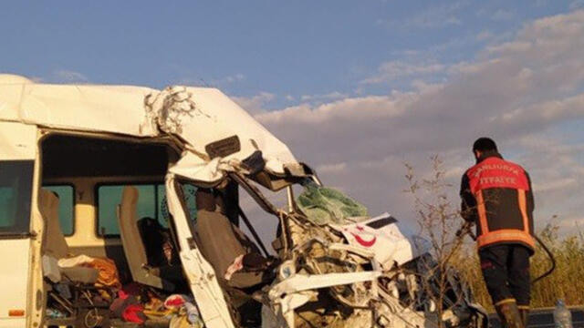 Şanlıurfa'da feci kaza: 1 ölü, 8 yaralı