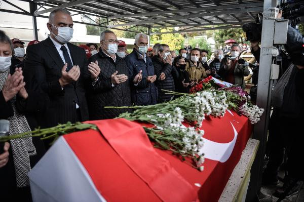 Usta sanatçı Timur Selçuk son yolculuğuna uğurlandı - Resim: 3