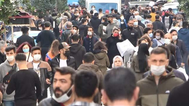 Vaka artışına rağmen İstiklal Caddesi'ndeki yoğunluk dikkat çekti