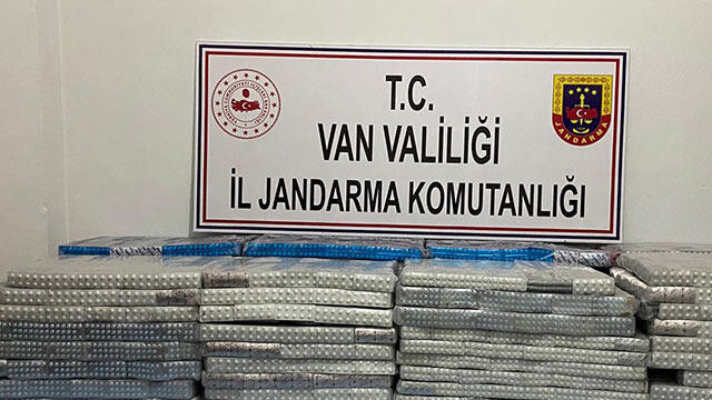 Başkale’de 33 bin 830 tablet kaçak ilaç yakalandı