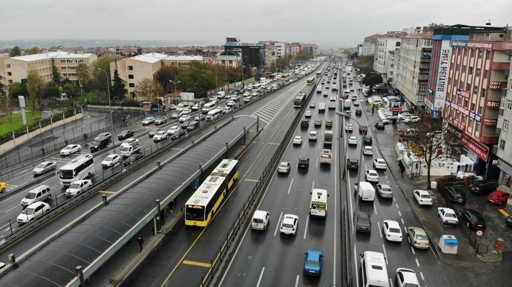İstanbul'da kısıtlama öncesi trafik yoğunluğu
