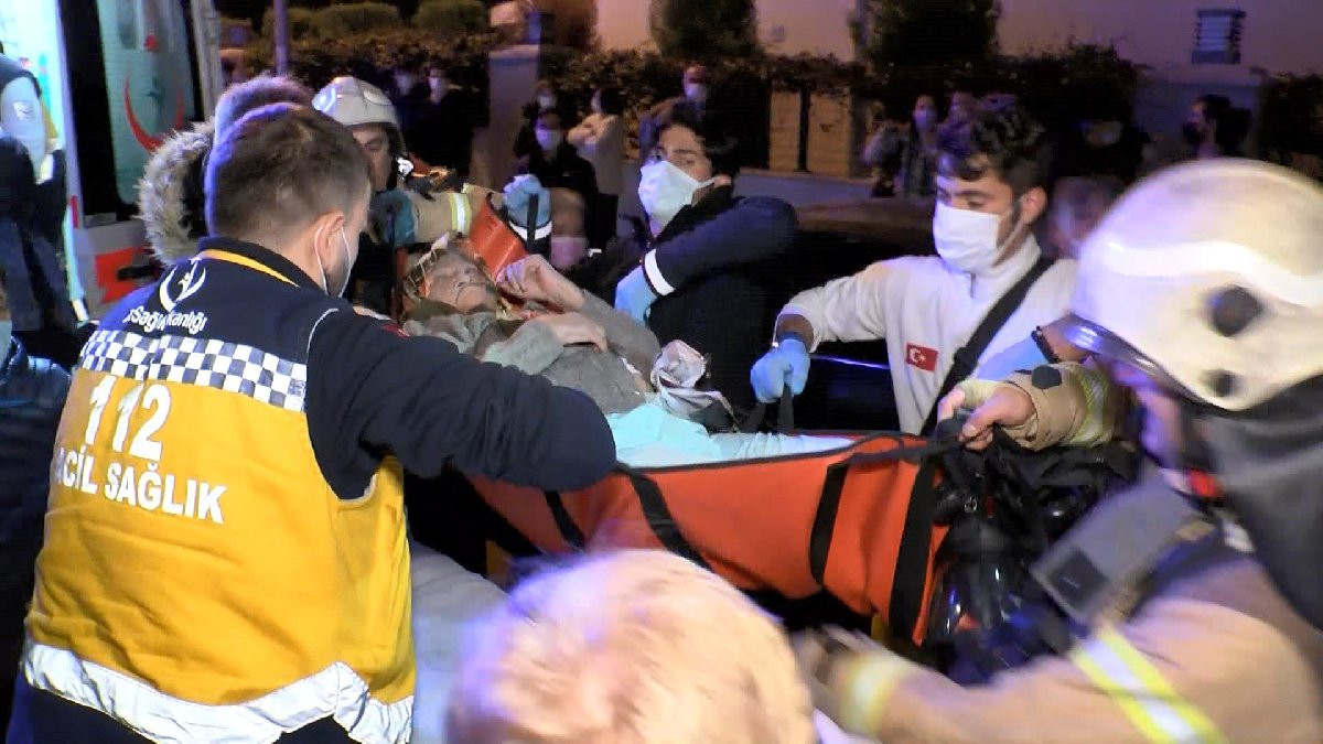 İstanbul'da olaylı gece! Yüzlerce kişi sokağa döküldü