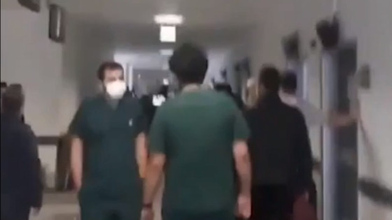 Hastanede sağlık çalışanlarına saldırı kamerada