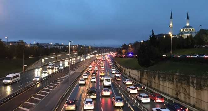 56 saatlik kısıtlama sonrası İstanbul'da trafik durdu!