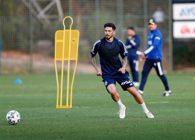 Fenerbahçe'den Sosa'ya: ''İşine bak''