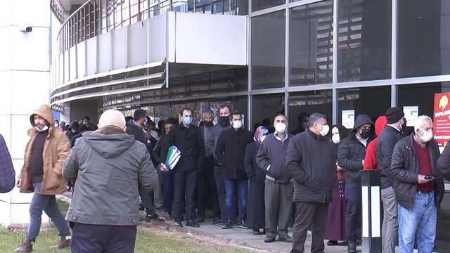 Vergi Dairesi önünde yapılandırma kuyruğu