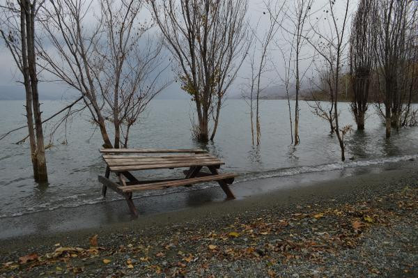 Depremin ardından su seviyesi yükseldi