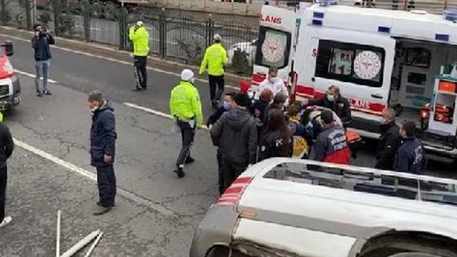 Minibüs yola devrildi: 7 yaralı