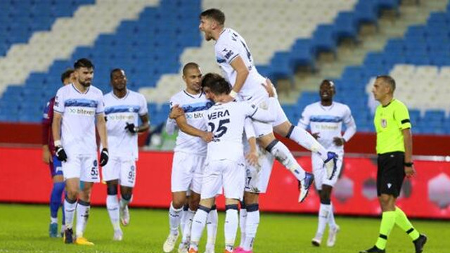 Adana Demirspor son şampiyonu panaltılarla mağlup etti