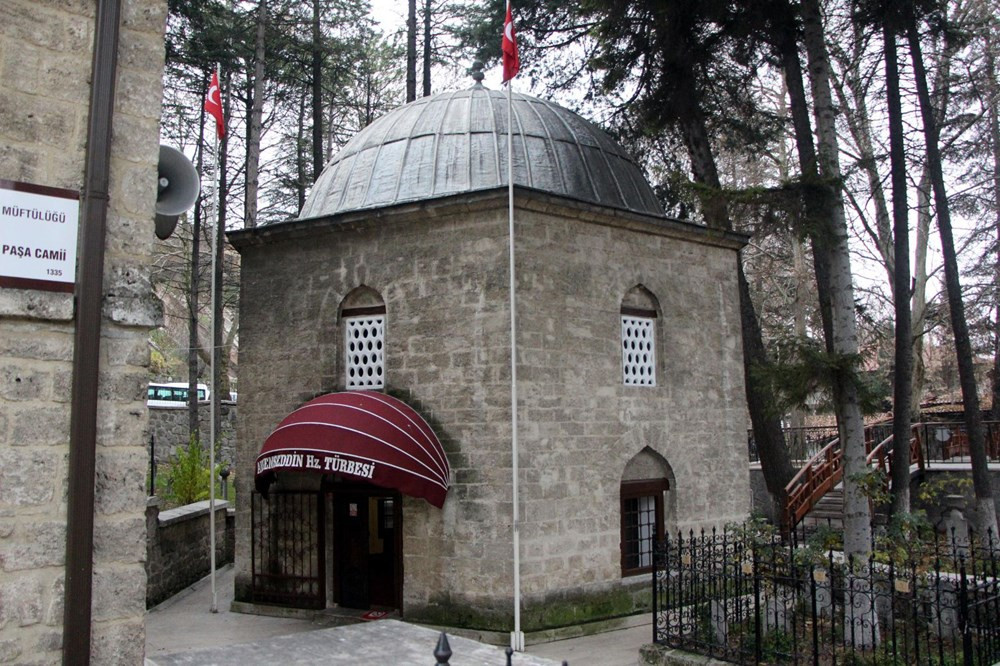Türbede tepki çeken görüntü - Resim: 1