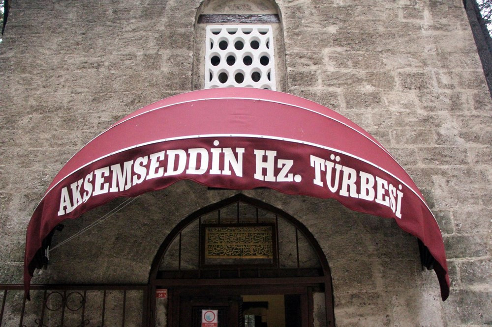 Türbede tepki çeken görüntü - Resim: 2