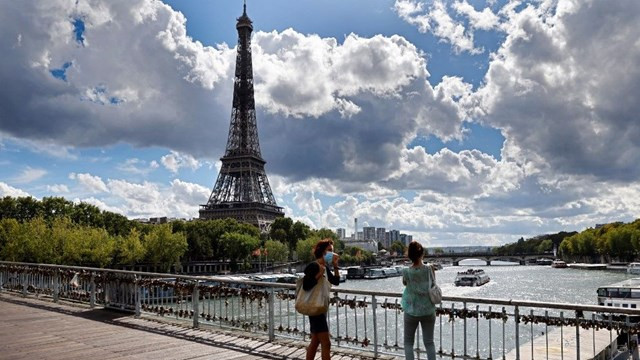 Kadınlara öncelik veren Paris Belediyesi'ne ceza