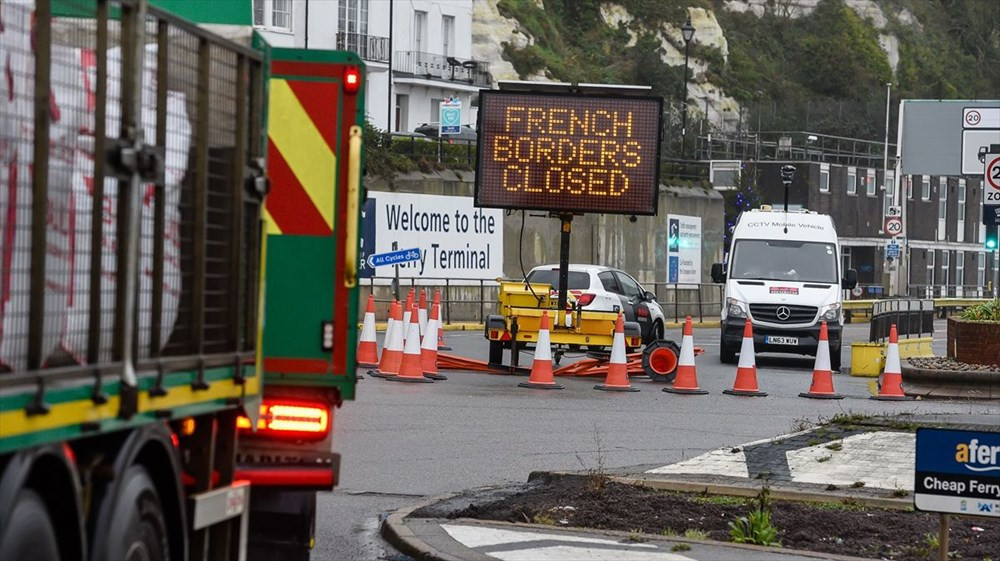 Fransa sınırı kapattı, kilometrelerce kuyruk oluştu - Resim: 1