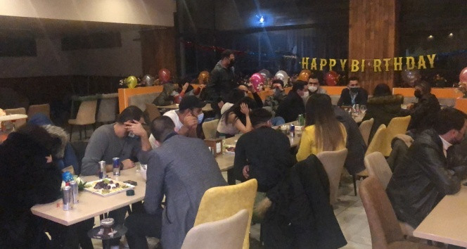 İstanbul'da kaçak doğumgünü partisine polis baskını