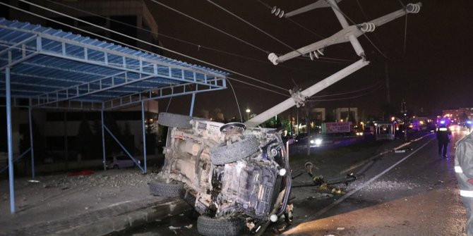 Alkollü sürücü bir ilçeyi elektriksiz bıraktı!