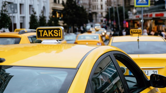 Taksiciler yapılan yüzde 11 zammı az buldu