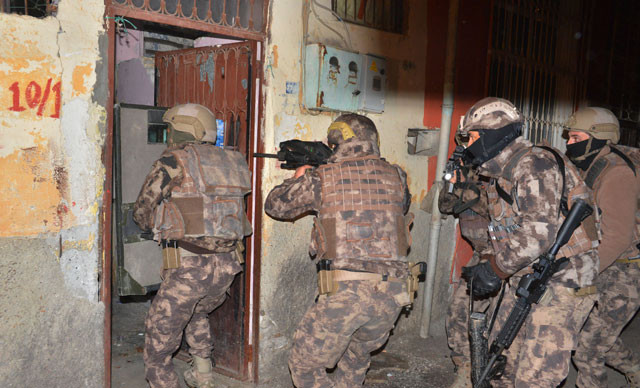Adana'da DEAŞ'a sabah baskını: 3 gözaltı