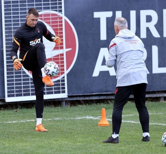 Galatasaray'da Muslera müjdesi