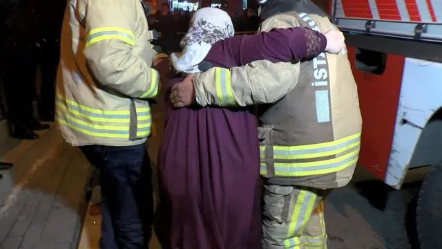 Fatih'te korkutan yangın! 22 kişi mahsur kaldı