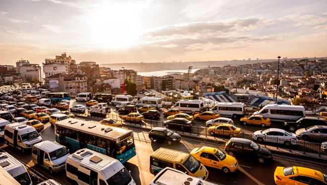 İstanbul'da yasak öncesi trafik yoğunluğu