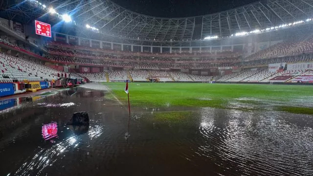 Fraport TAV Antalyaspor - Atakaş Hatayspor maçı ertelendi!