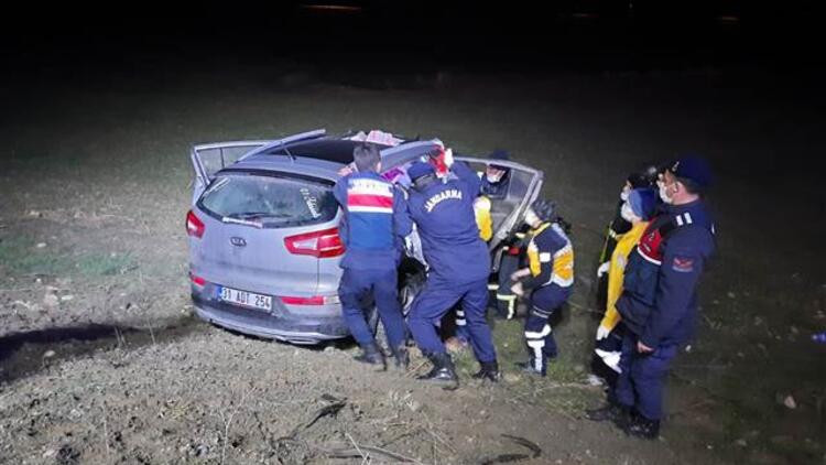 TIR'la çarpışan otomobil bir aileye mezar oldu