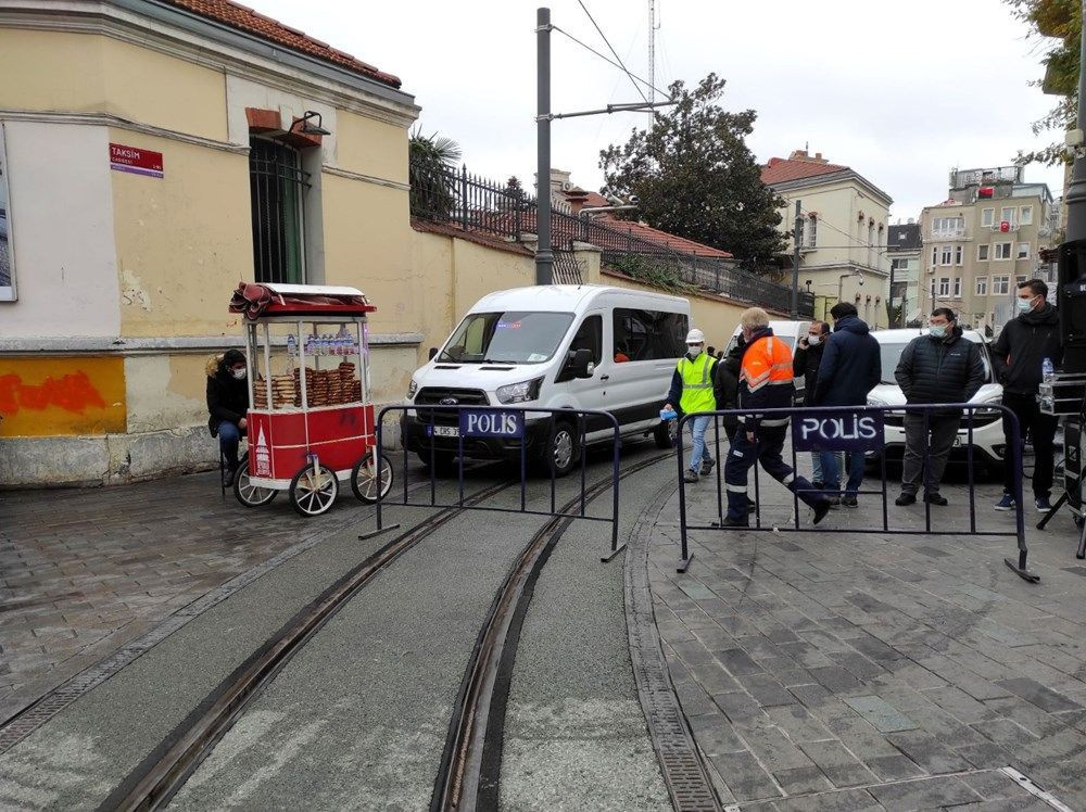 İstiklal Caddesi'nin girişinde kuyruk oluştu