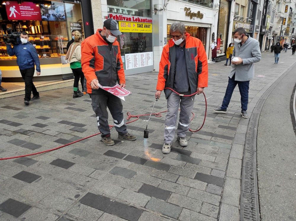 İstiklal Caddesi'nin girişinde kuyruk oluştu