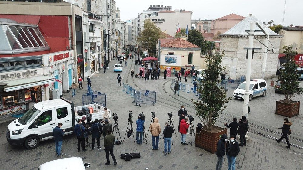 İstiklal Caddesi'nin girişinde kuyruk oluştu