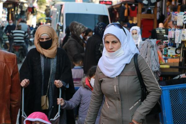 Adana'da korkutan kalabalık! Koronavirüse davetiye çıkardılar