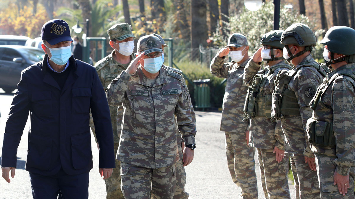 Bakan Hulusi Akar sınırda