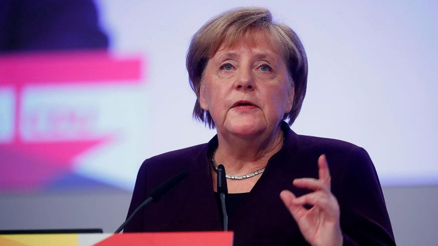 Merkel: Uğur Şahin ve Özlem Türeci ile görüştüm