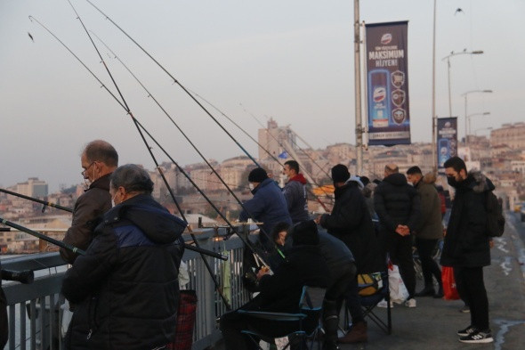 İstanbul'un balıkçıları koronavirüse olta attı!