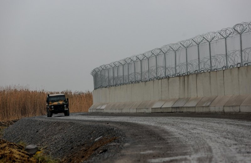 Sınıra 81 kilometrelik güvenlik duvarı!