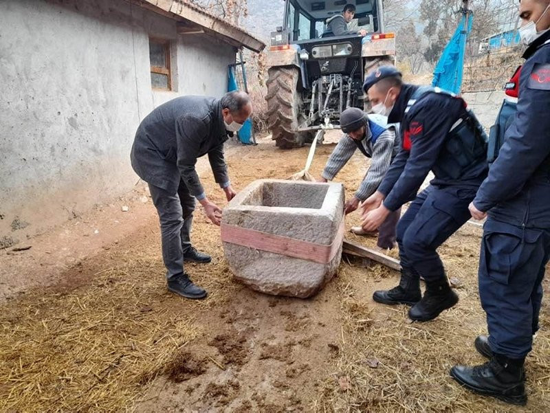 Tarlada bulunan taş vaftiz teknesinin sırrı çözüldü