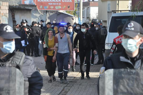 Diyarbakır'da yasağa rağmen meydan savaşı! Çok sayıda yaralı var