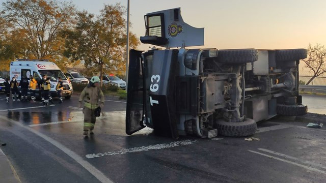 Küçükçekmece'de TOMA devrildi!