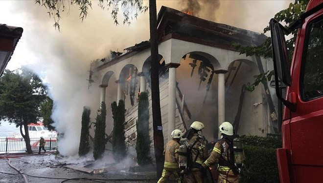 Tarihi Vaniköy Camii'ndeki yangında kusurlu bulundu