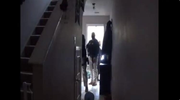 ''Koronavirüs verileri gizleniyor'' diyen kadının evine polis baskını - Resim: 4
