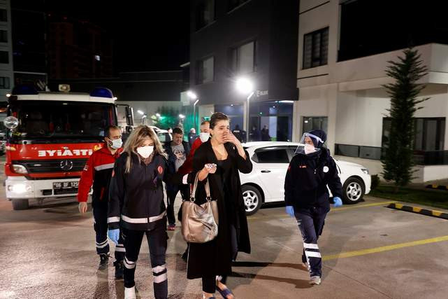 Ankara'da 14 katlı binada yangın paniği