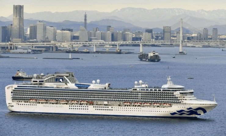 Yolcu gemisinde 70 yolcuya korona virüsü karantinası