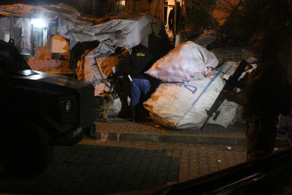 İstanbul'un 7 ilçesinde eş zamanlı operasyon: 44 gözaltı - Resim : 2
