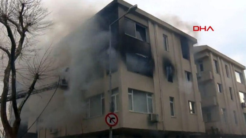 İstanbul'da yangın paniği! 4 katlı binada yangın çıktı