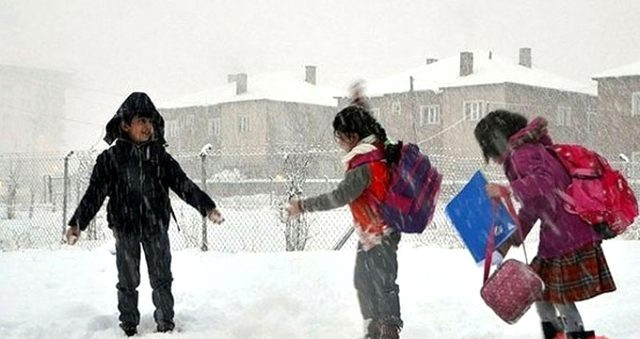 Kar yağışı eğitimi vurdu ! 34 ilde okullar tatil edildi
