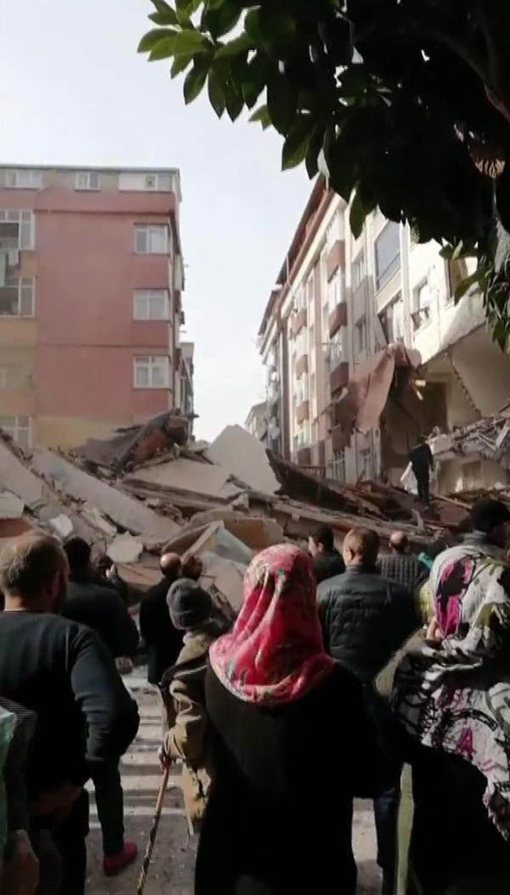 İstanbul'da çöken binadan ilk görüntüler - Resim: 4
