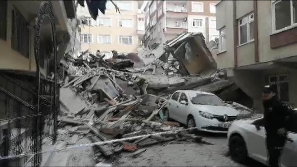 İstanbul'da çöken binadan ilk görüntüler