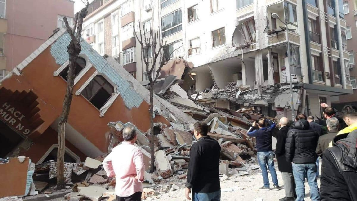 İstanbul'da çöken 7 katlı binanın enkazından skandal çıktı!