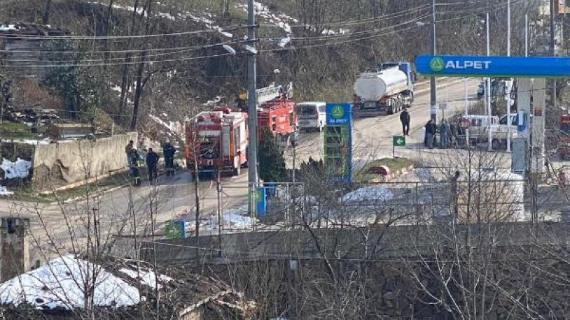Ordu'da heyelan! Akaryakıt istasyonunun duvarı çöktü